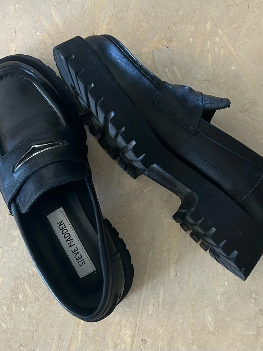 Steve Madden Black Lawrence Loafers with Silver Accent       Women Size 6